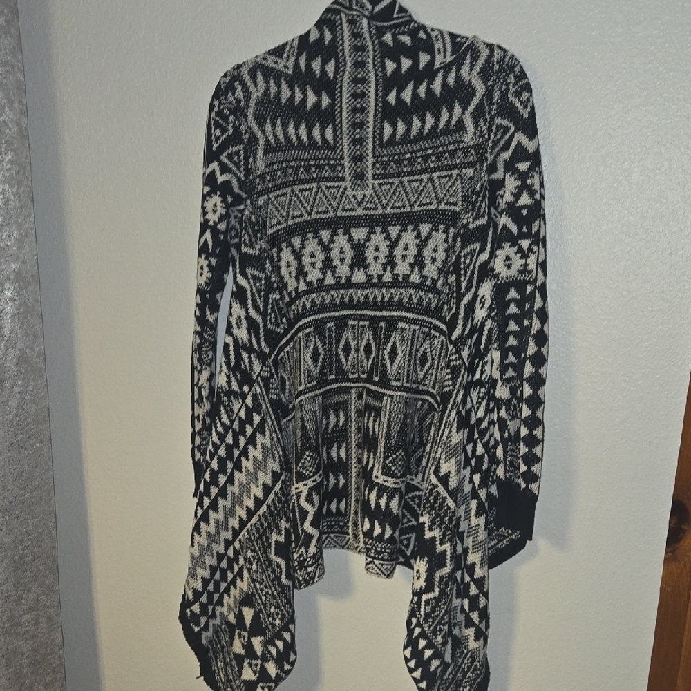 Mossimo Supply Co. Black and Cream Geometric Cardigan - Picture 5 of 9